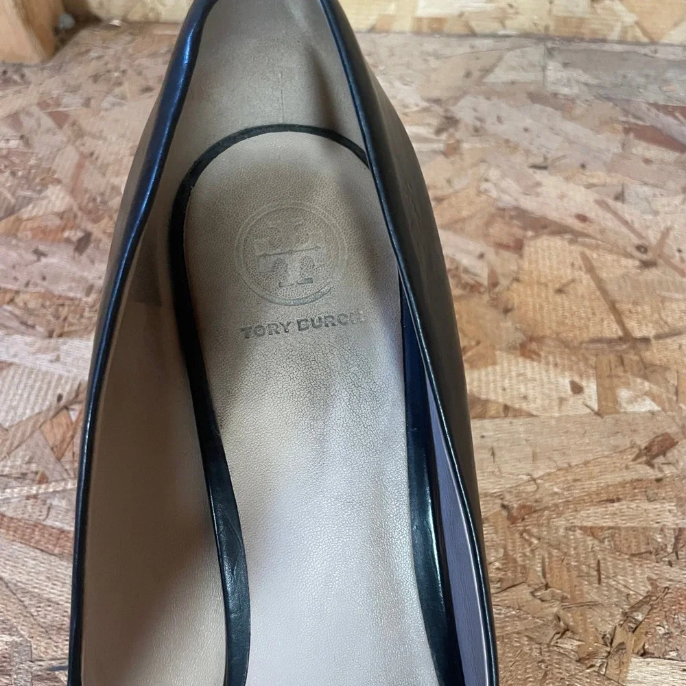 Tory Burch Block Heel Pumps Womens Size 9.5 Janey Black Gold Logo Leather Heels